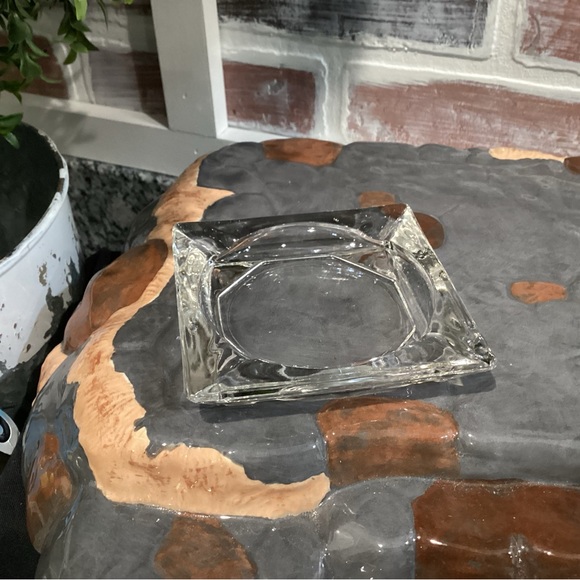 Vintage Clear Glass Crafted Ashtray - Great gently used condition - Collectible - Picture 5 of 9